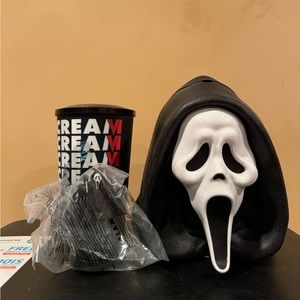 Scream popcorn bucket and lenticular cup